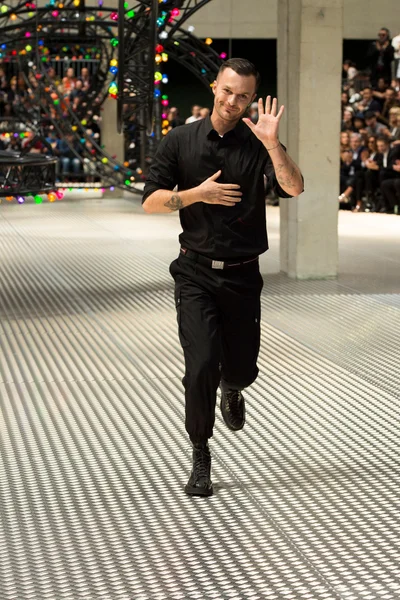 Look 50